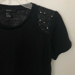 😊Forever 21 studded shoulder T-shirt